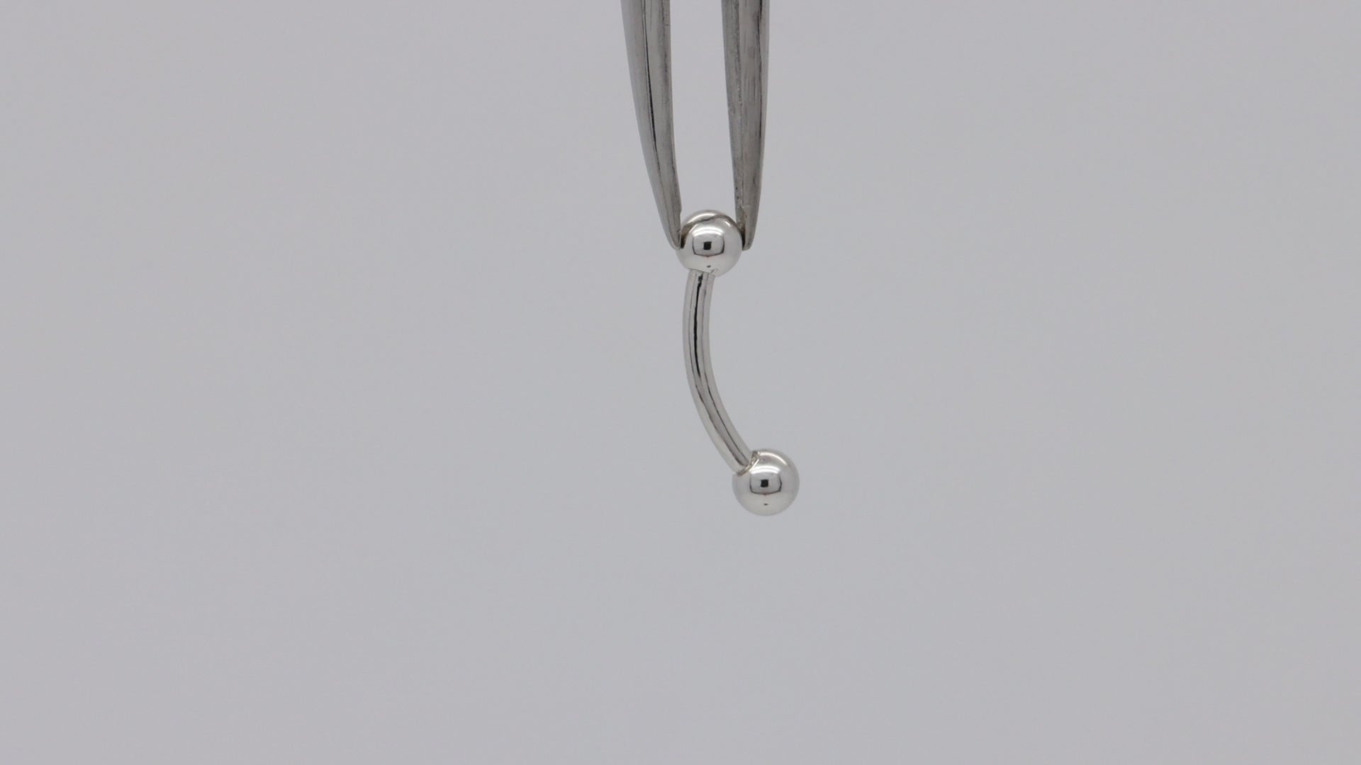 video of 3mm curved barbell piercing